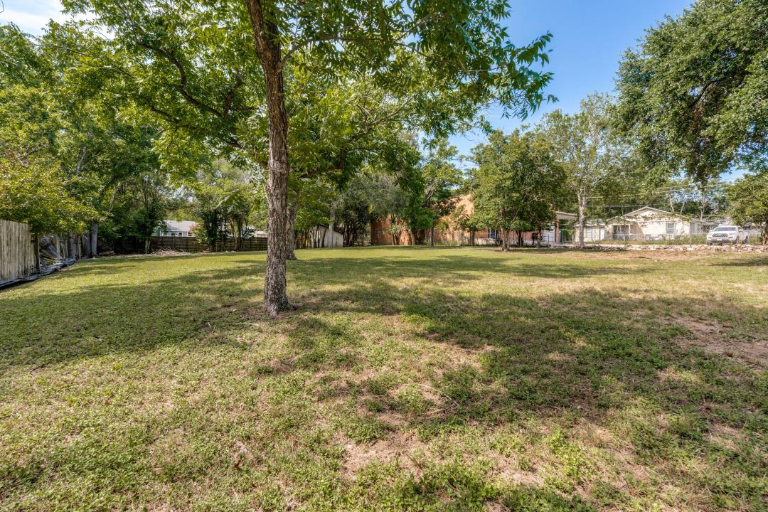 1412 Hopkins ST, San Marcos, TX 78666 photo 5
