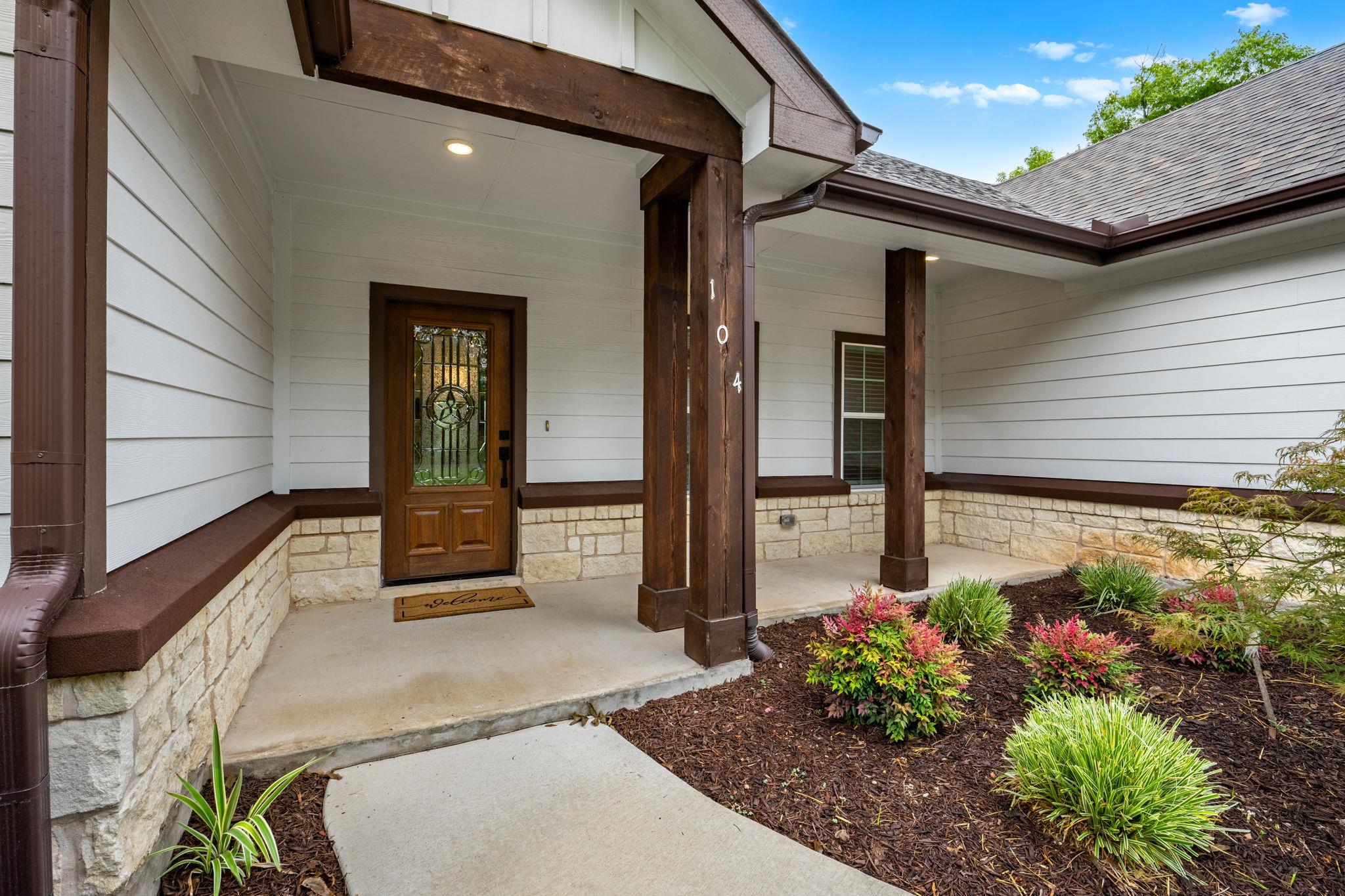 104 Bill ST, Elgin, TX 78621 photo 2