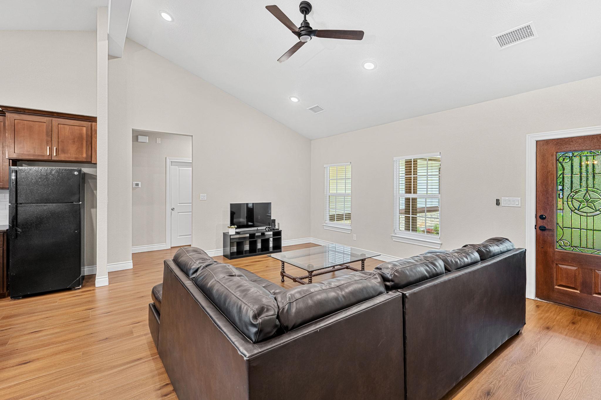 104 Bill ST, Elgin, TX 78621 photo 5