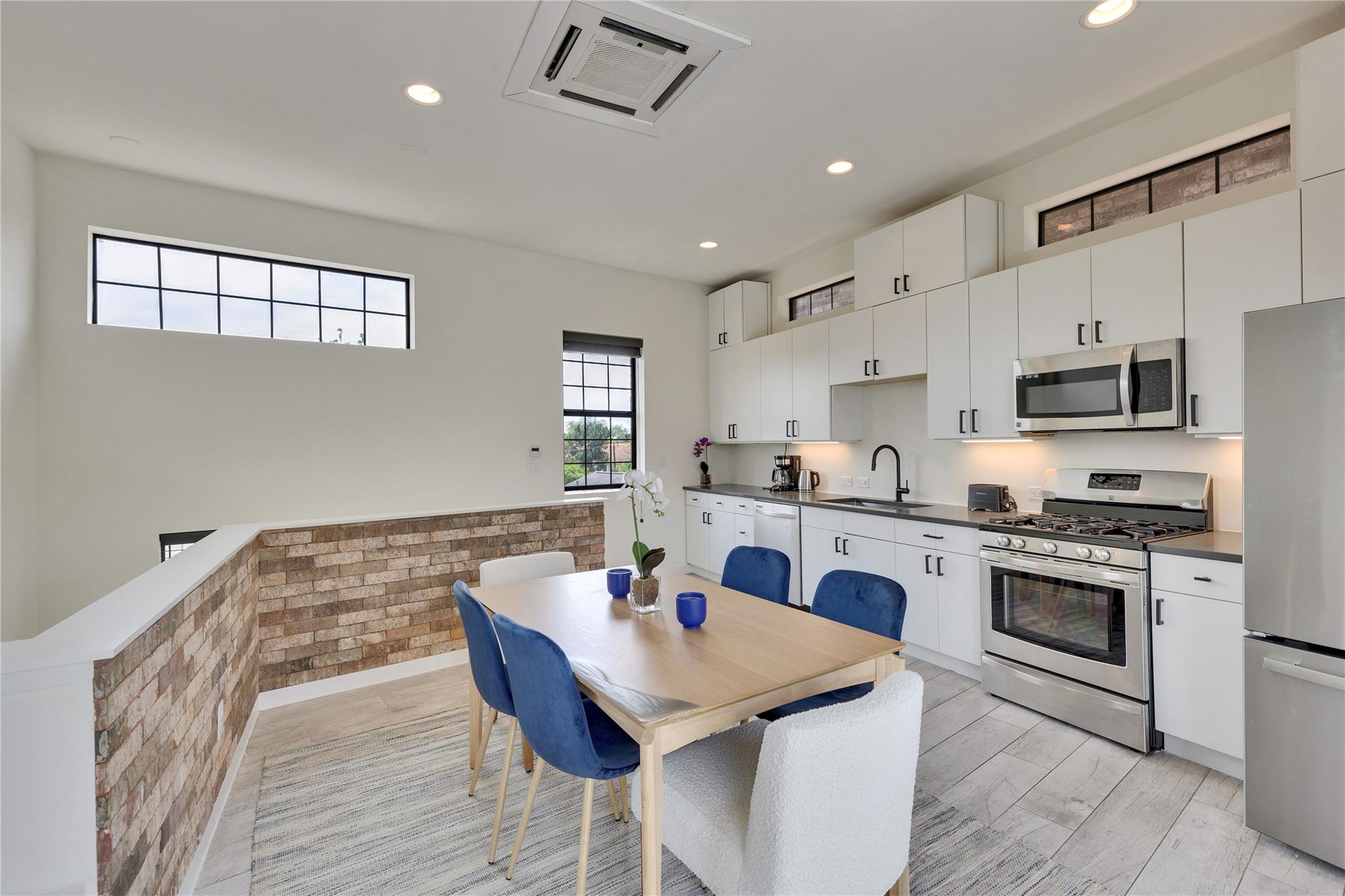 808 Lydia ST, Austin, TX 78702 photo 2