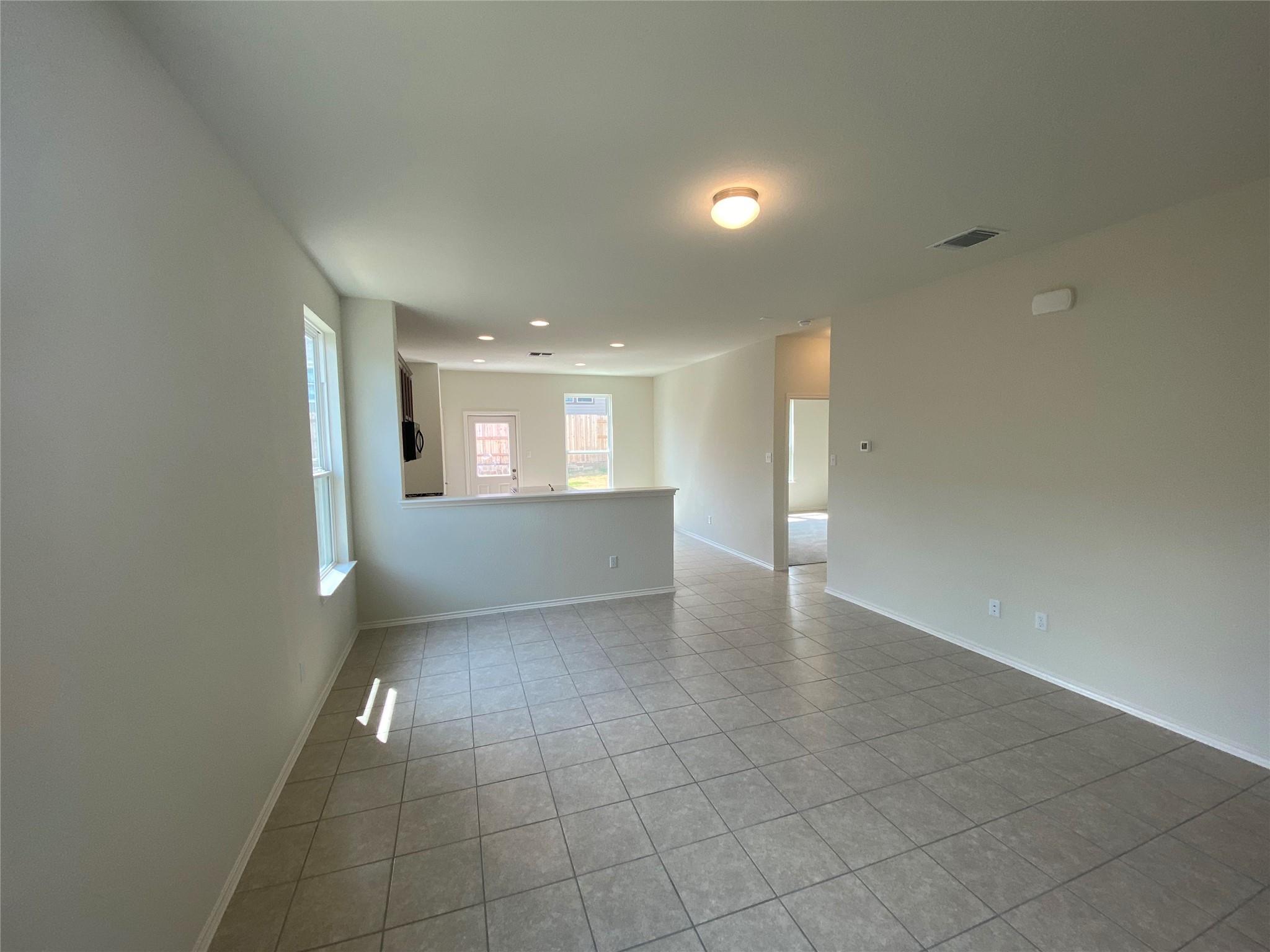 204 Nettletree DR, Buda, TX 78610 photo 4
