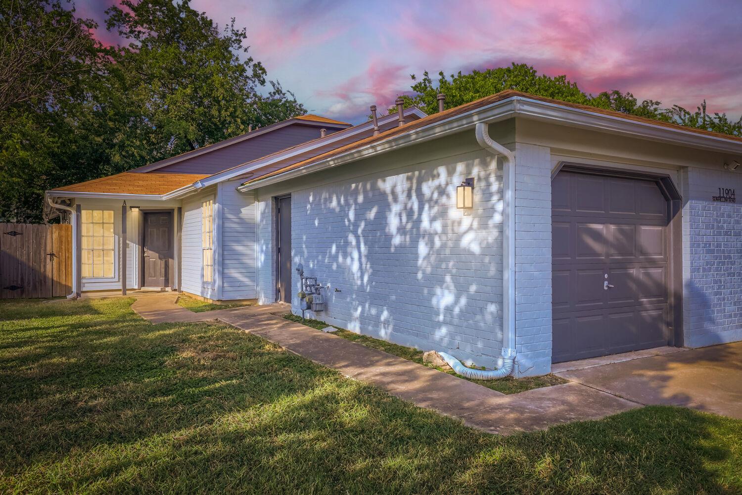 11904 Sunhillow BND, Austin, TX 78758 photo 2