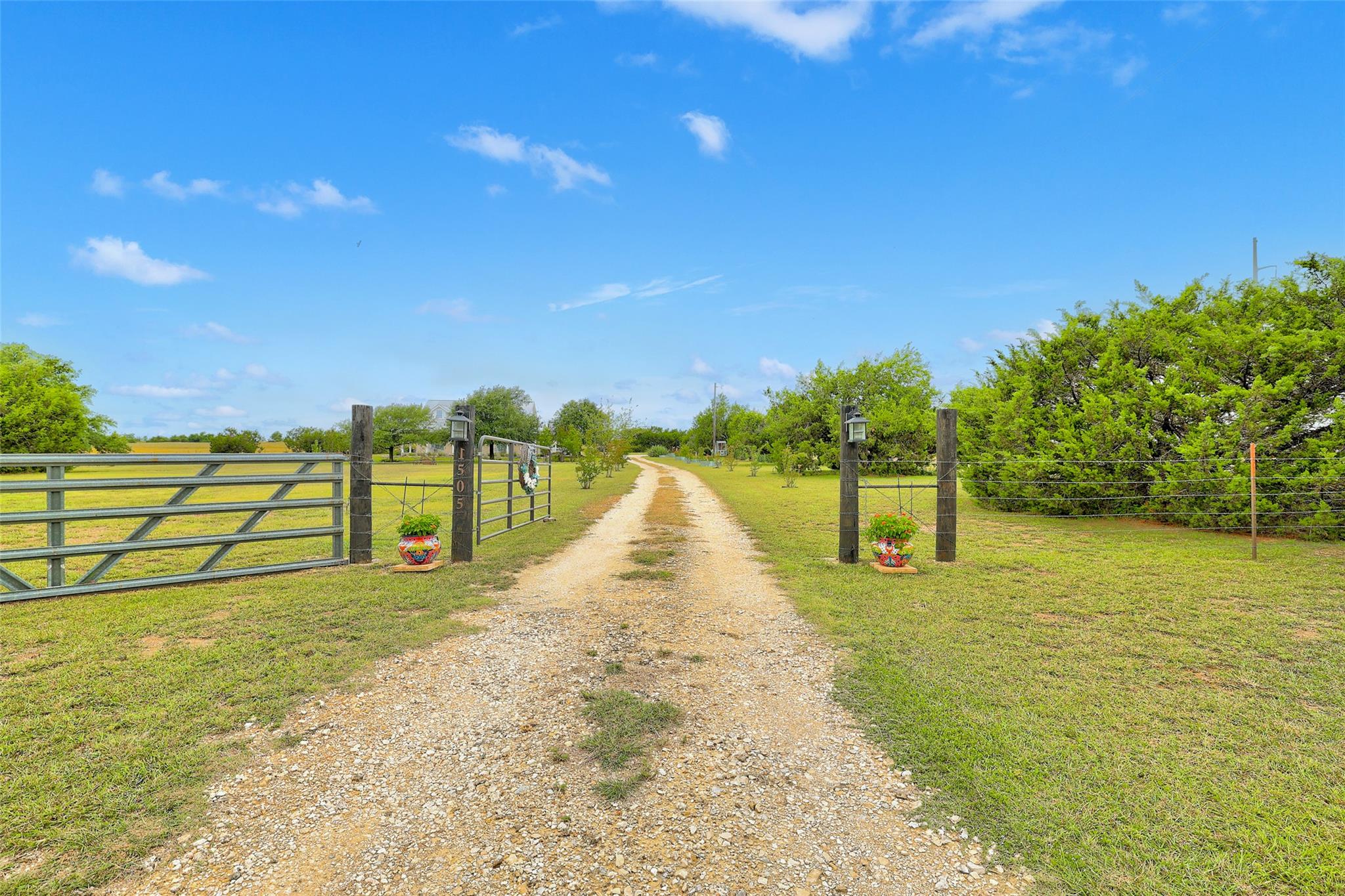 1505 County Road 315, Jarrell, TX 76537 photo 3