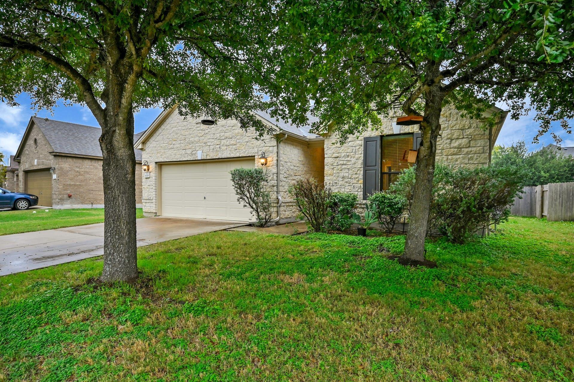 1029 Hyde Park DR, Round Rock, TX 78665 photo 2