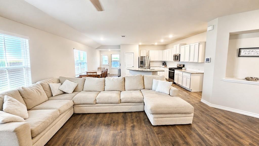 905 Rolling River CV, Cibolo, TX 78108 photo 4