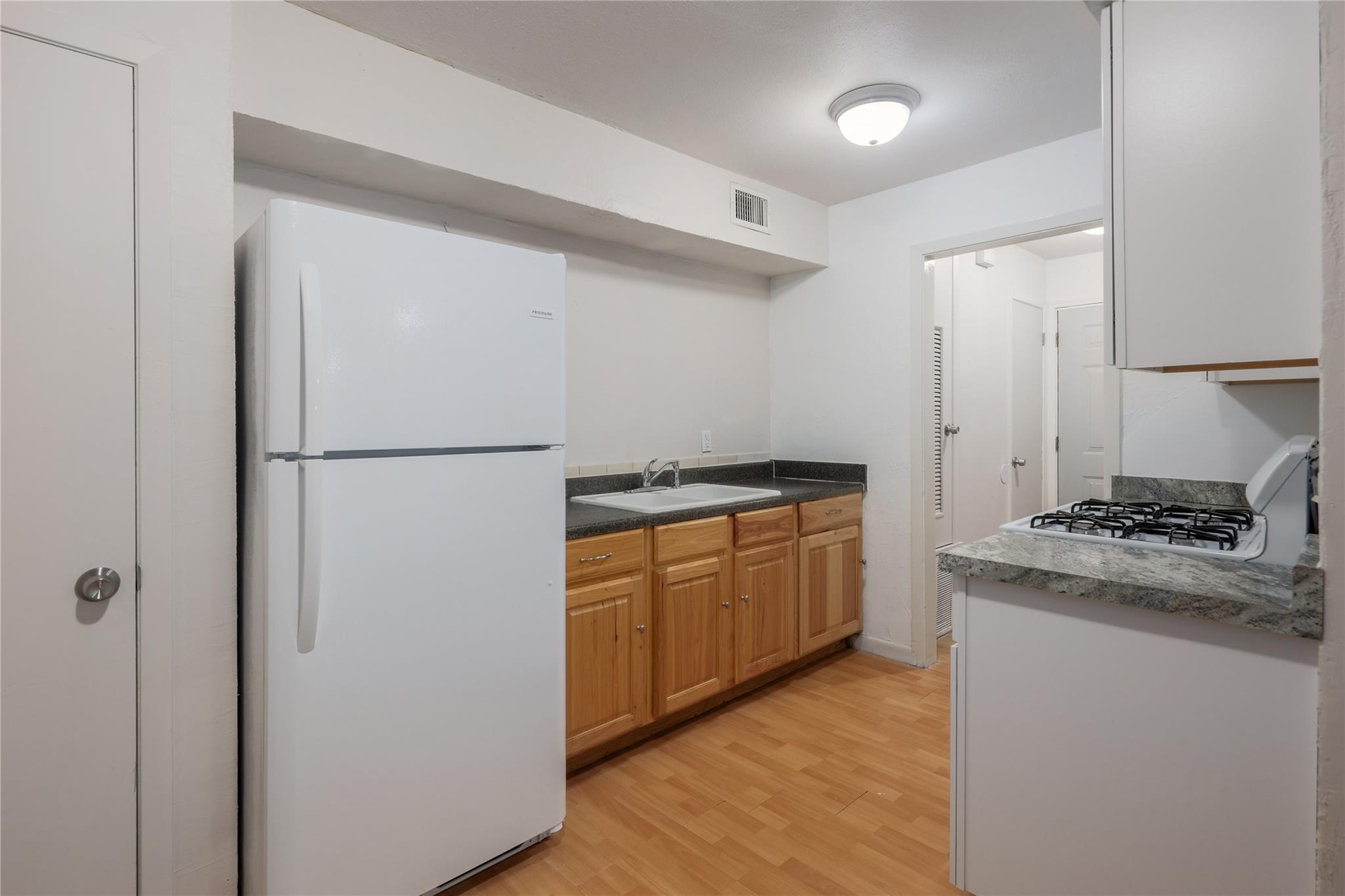2201 Mission Hill CIR #4, Austin, TX 78741 photo 4