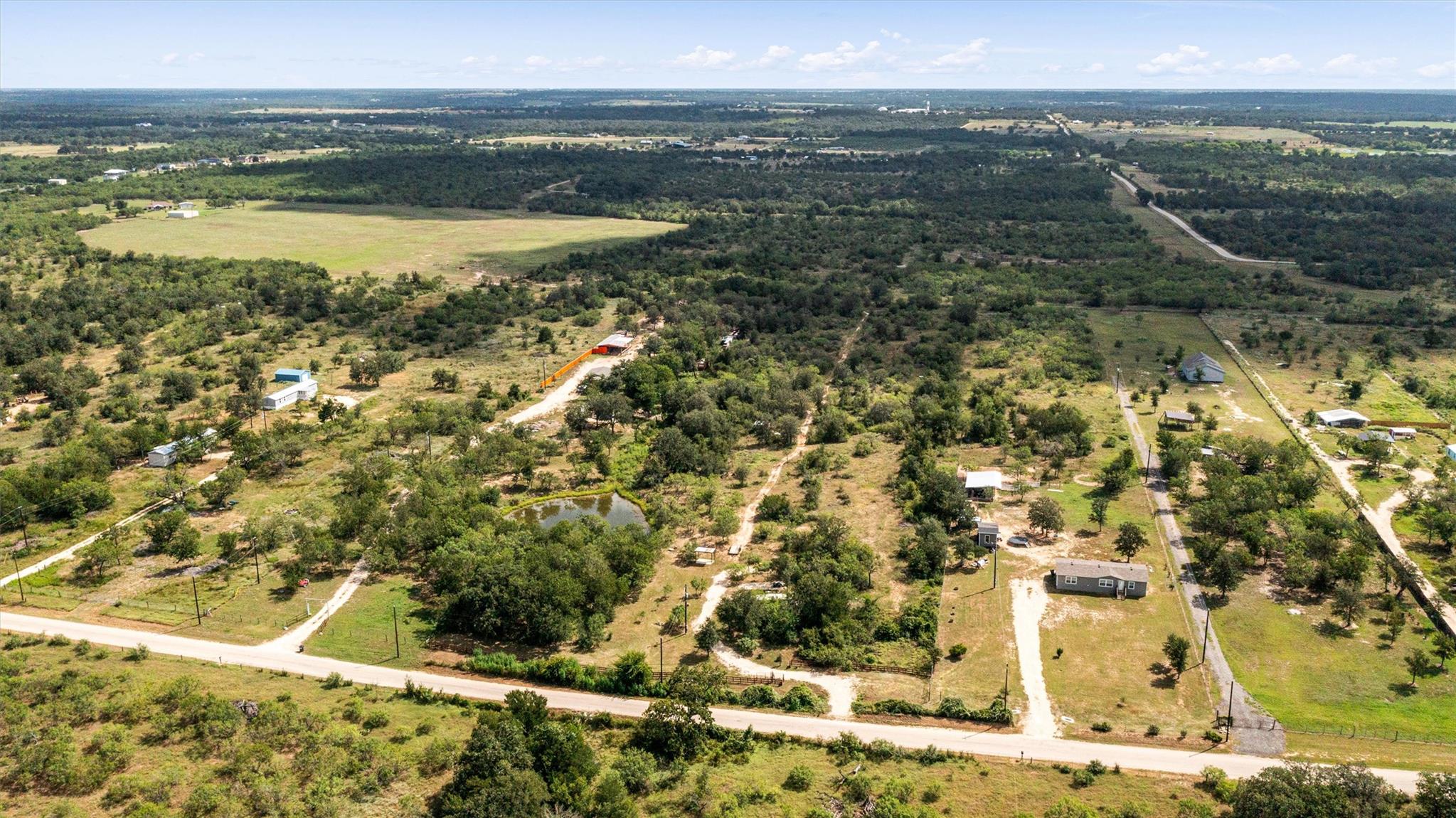 1411 Bugtussle LN, Luling, TX 78648 photo 2