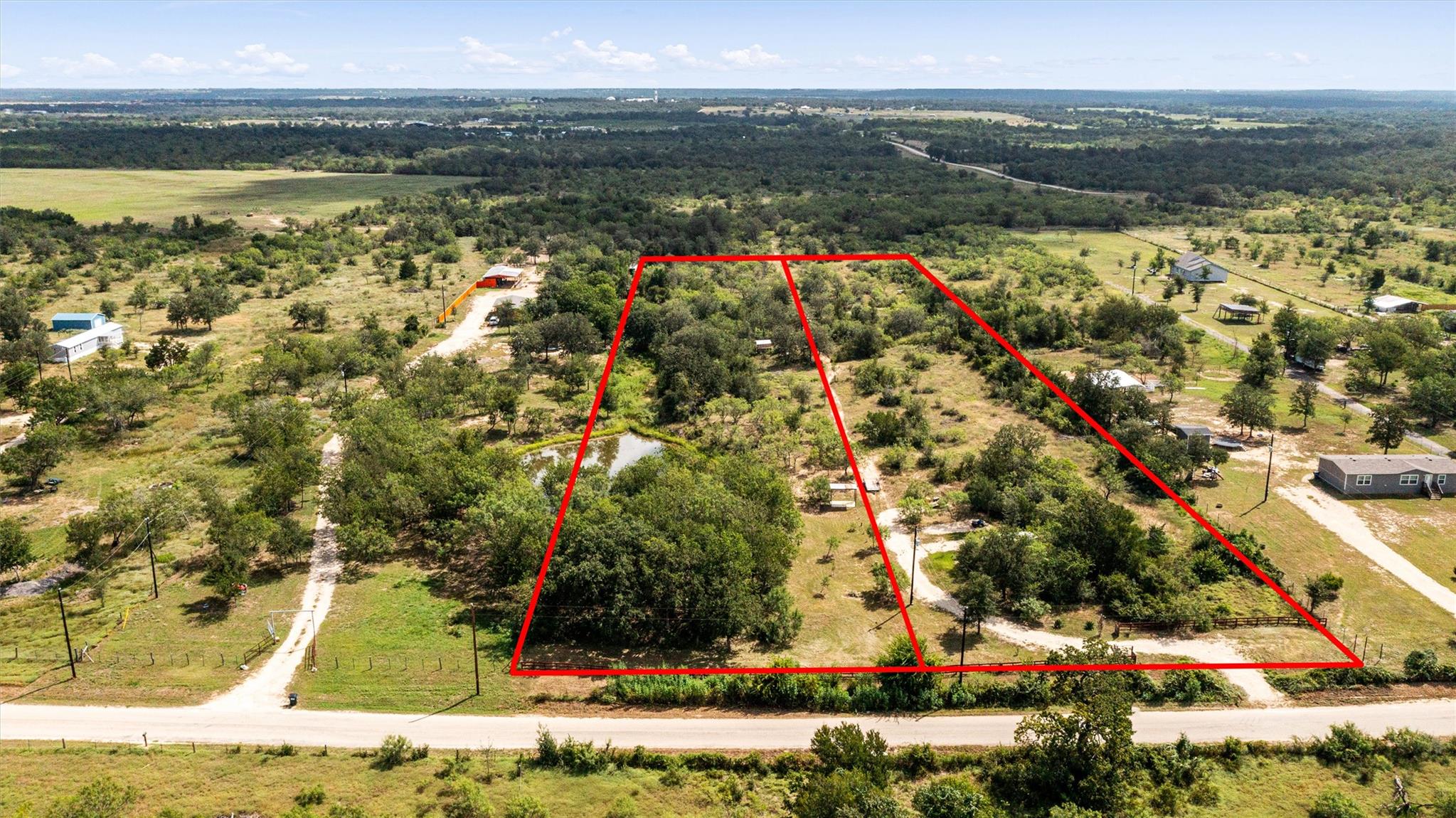 1411 Bugtussle LN, Luling, TX 78648 photo 3