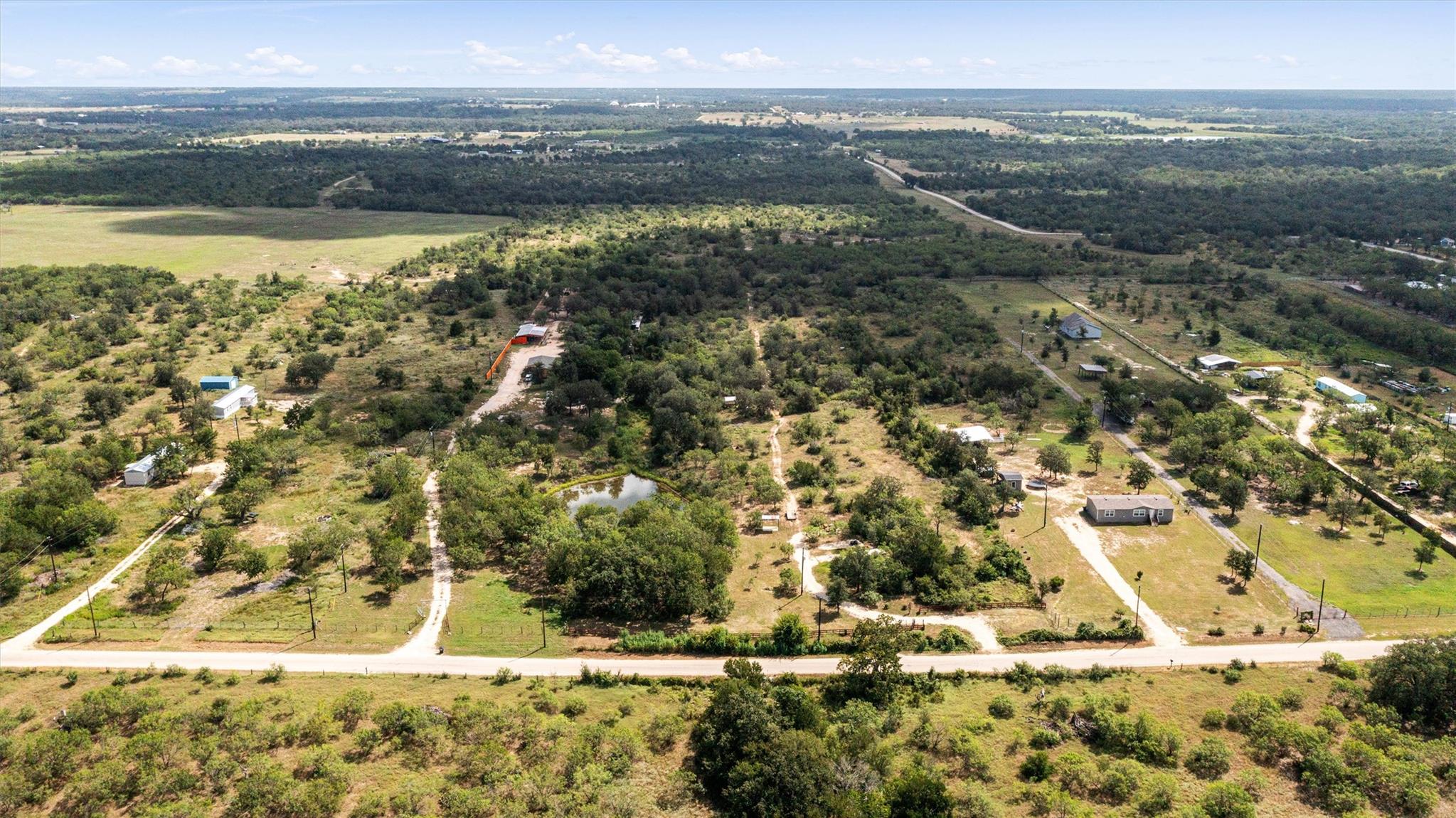 1411 Bugtussle LN, Luling, TX 78648 photo 5