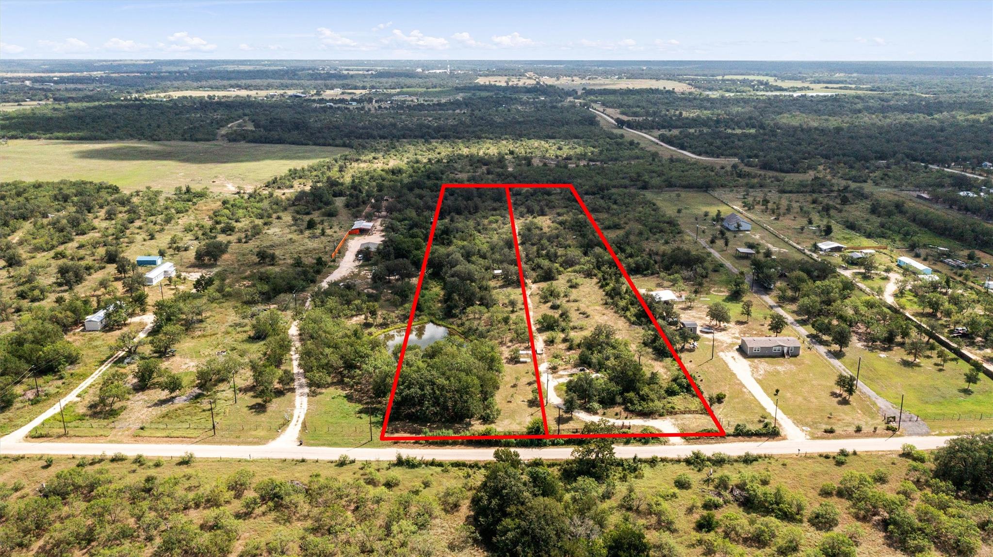 1411 Bugtussle LN, Luling, TX 78648 photo 4