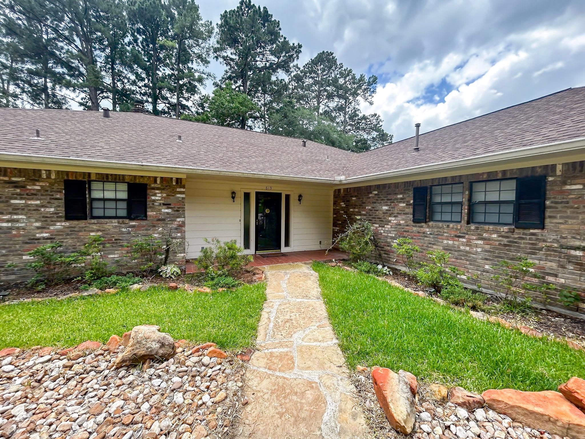 813 River Oaks DR, Huntsville, TX 77340 photo 3