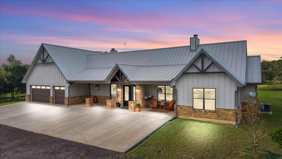 175 Wilson RD, Elgin, TX 78621 photo 2