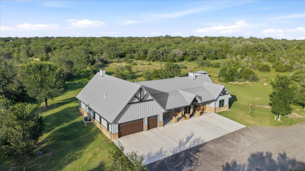 175 Wilson RD, Elgin, TX 78621 photo 4