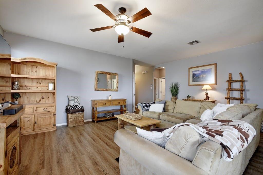 2234 Lakeline DR, New Braunfels, TX 78130 photo 4