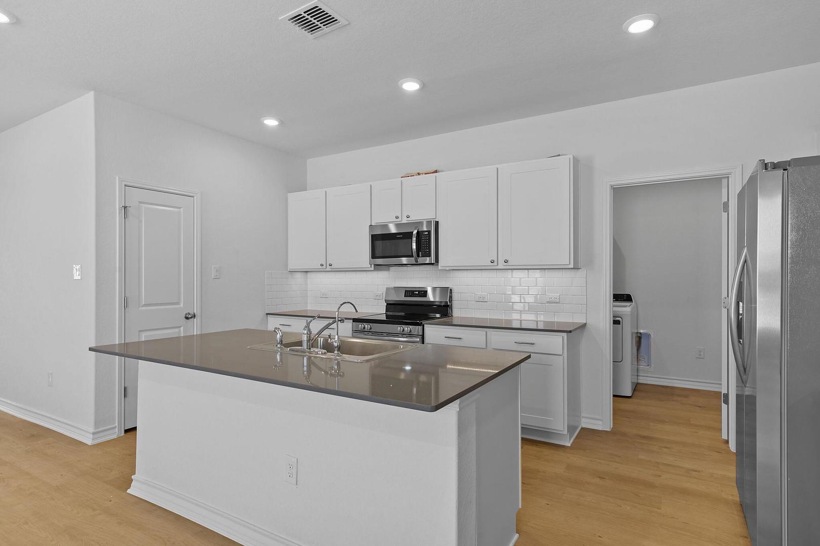 109 Hatari TRL, Jarrell, TX 76537 photo 3