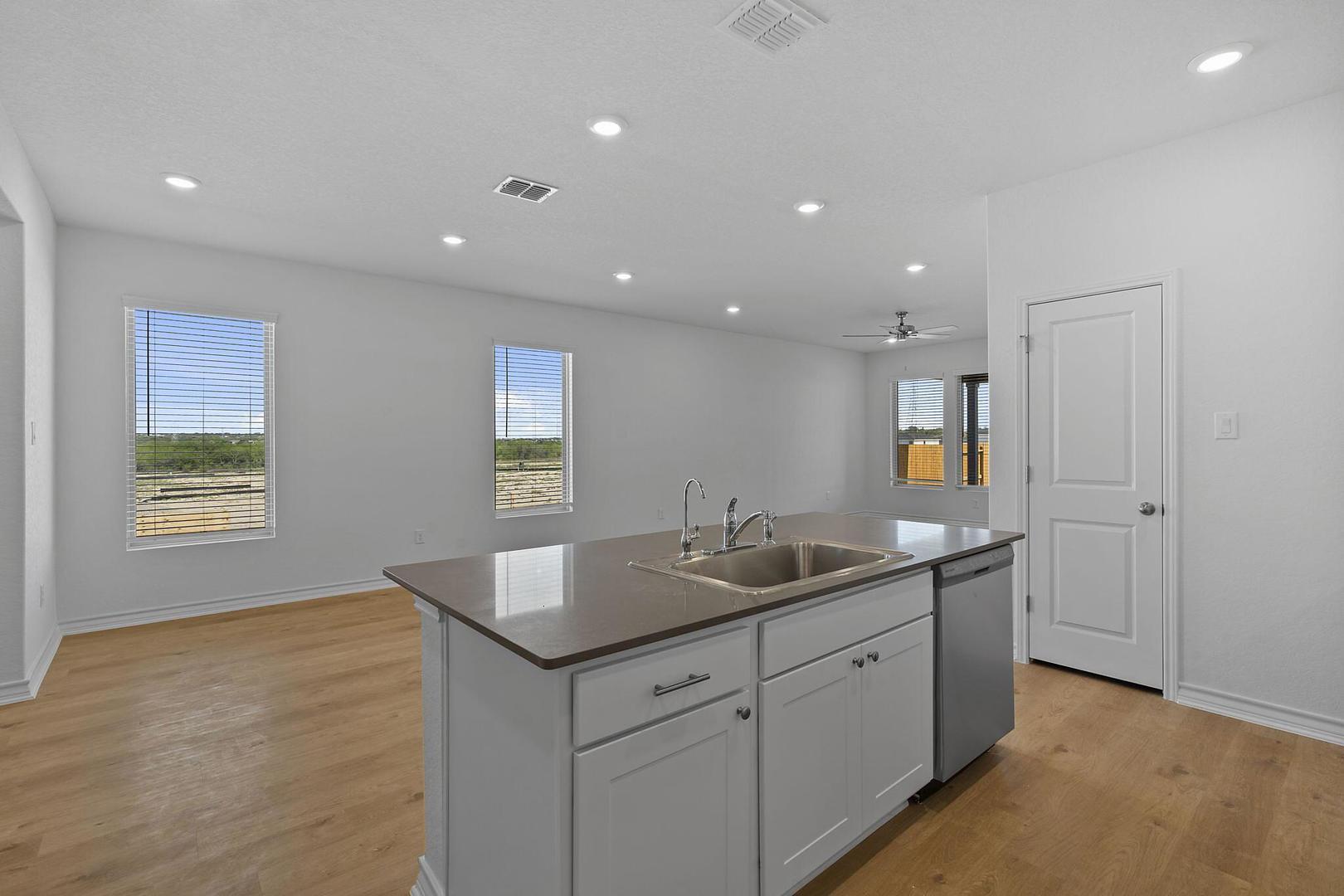 109 Hatari TRL, Jarrell, TX 76537 photo 5