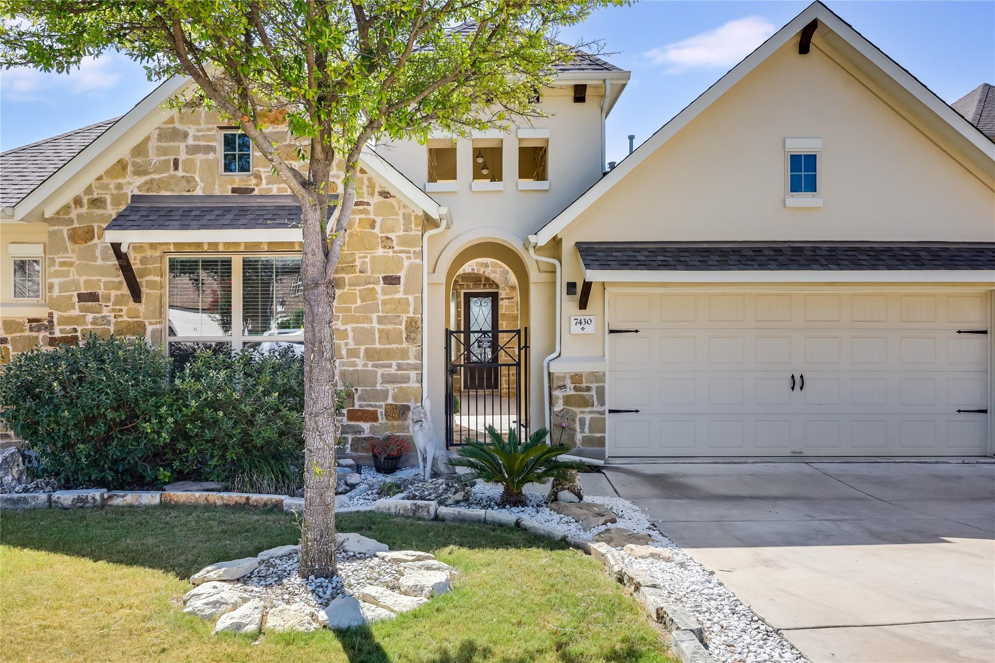 7430 Pace Ravine DR, Lago Vista, TX 78645 photo 2