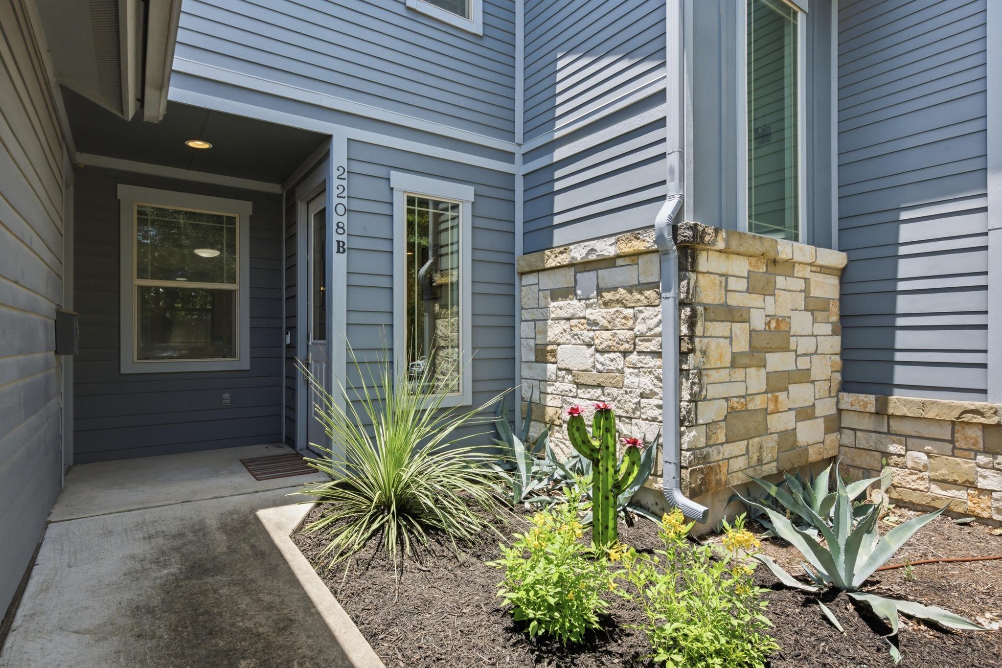 2208 Schriber ST #B, Austin, TX 78704 photo 2