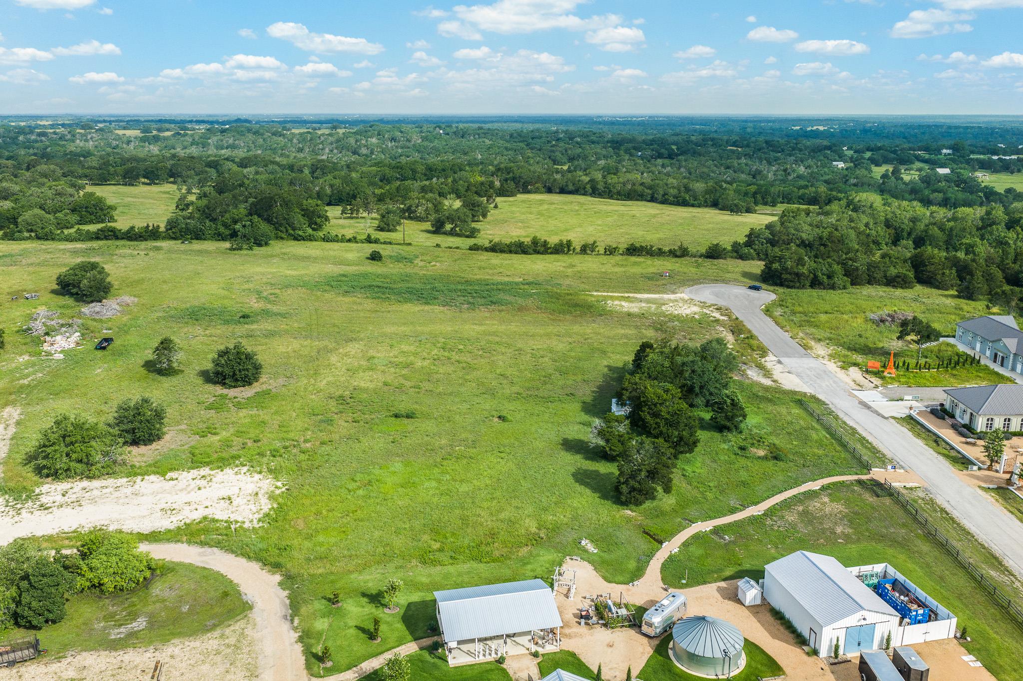 109 Compound LN, Round Top, TX 78954 photo 4