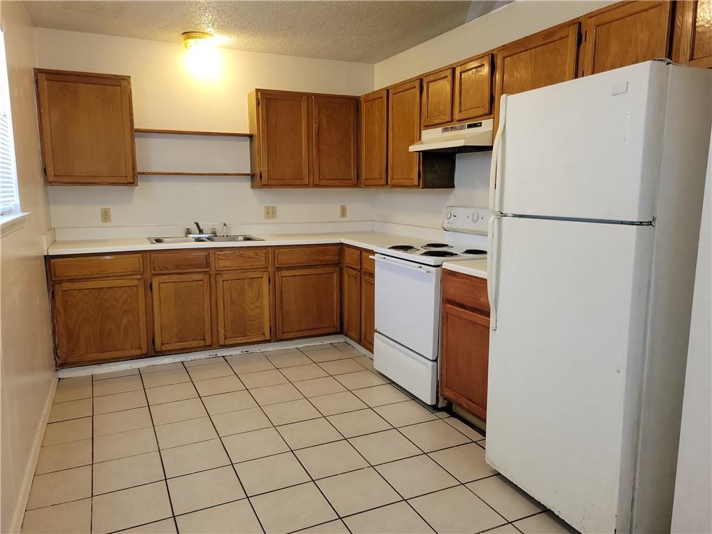 1609 Jones ST #A, Taylor, TX 76574 photo 3