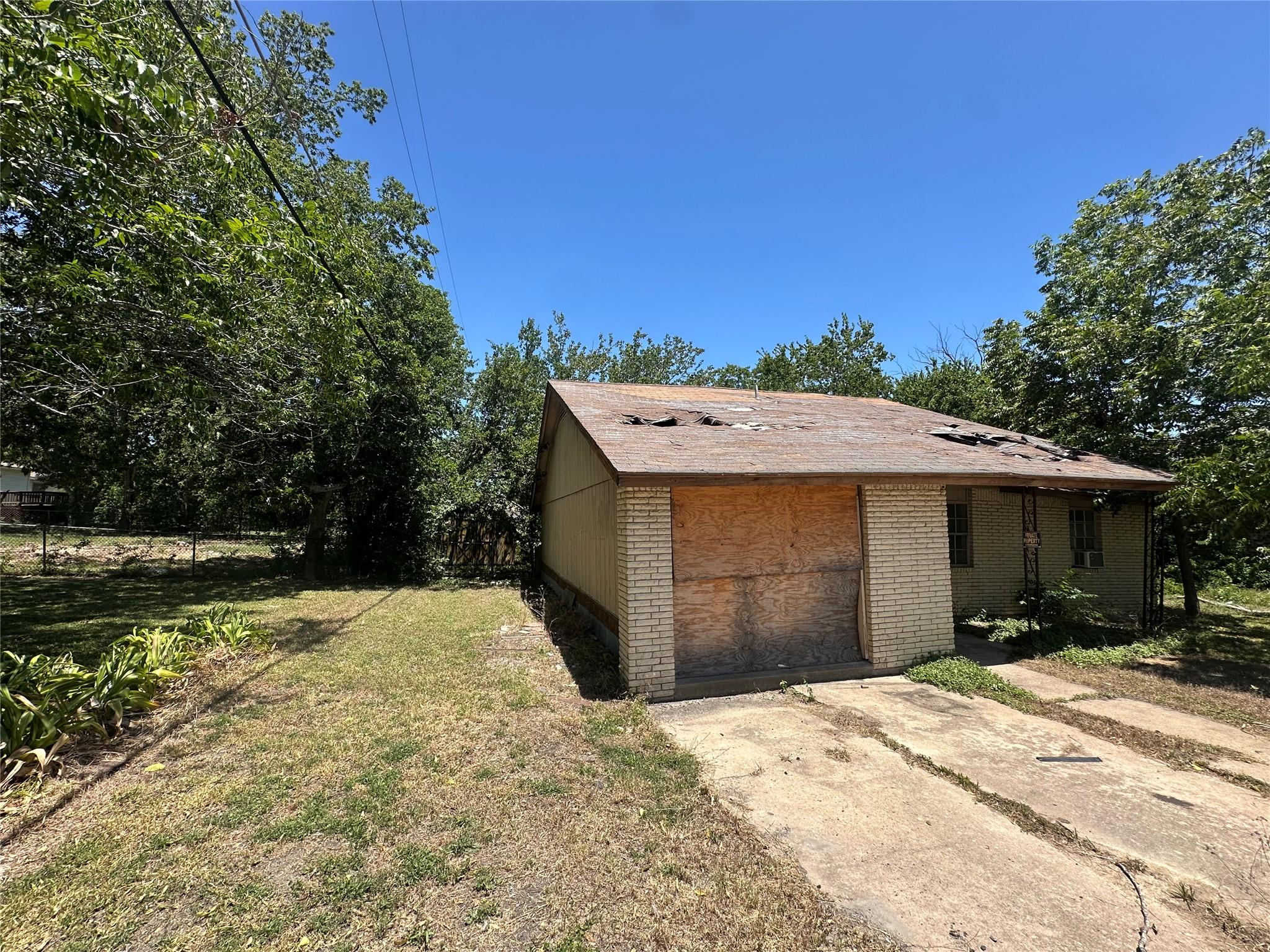 506 Forest CT, Taylor, TX 76574 photo 2