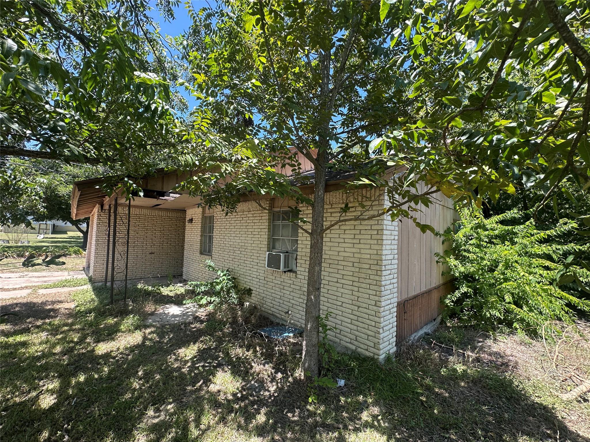 506 Forest CT, Taylor, TX 76574 photo 3