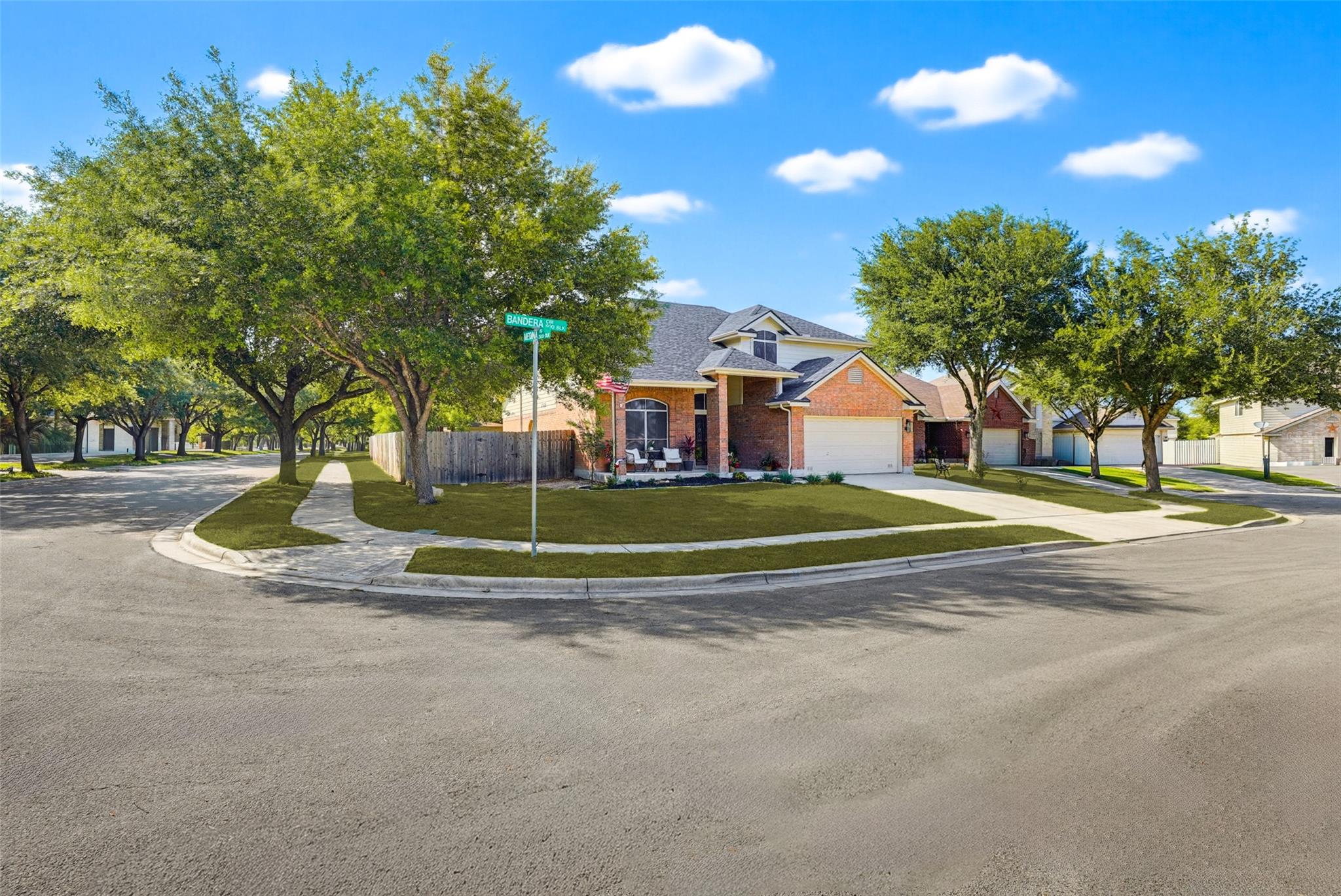 518 BANDERA CIR CIR, New Braunfels, TX 78130 photo 2