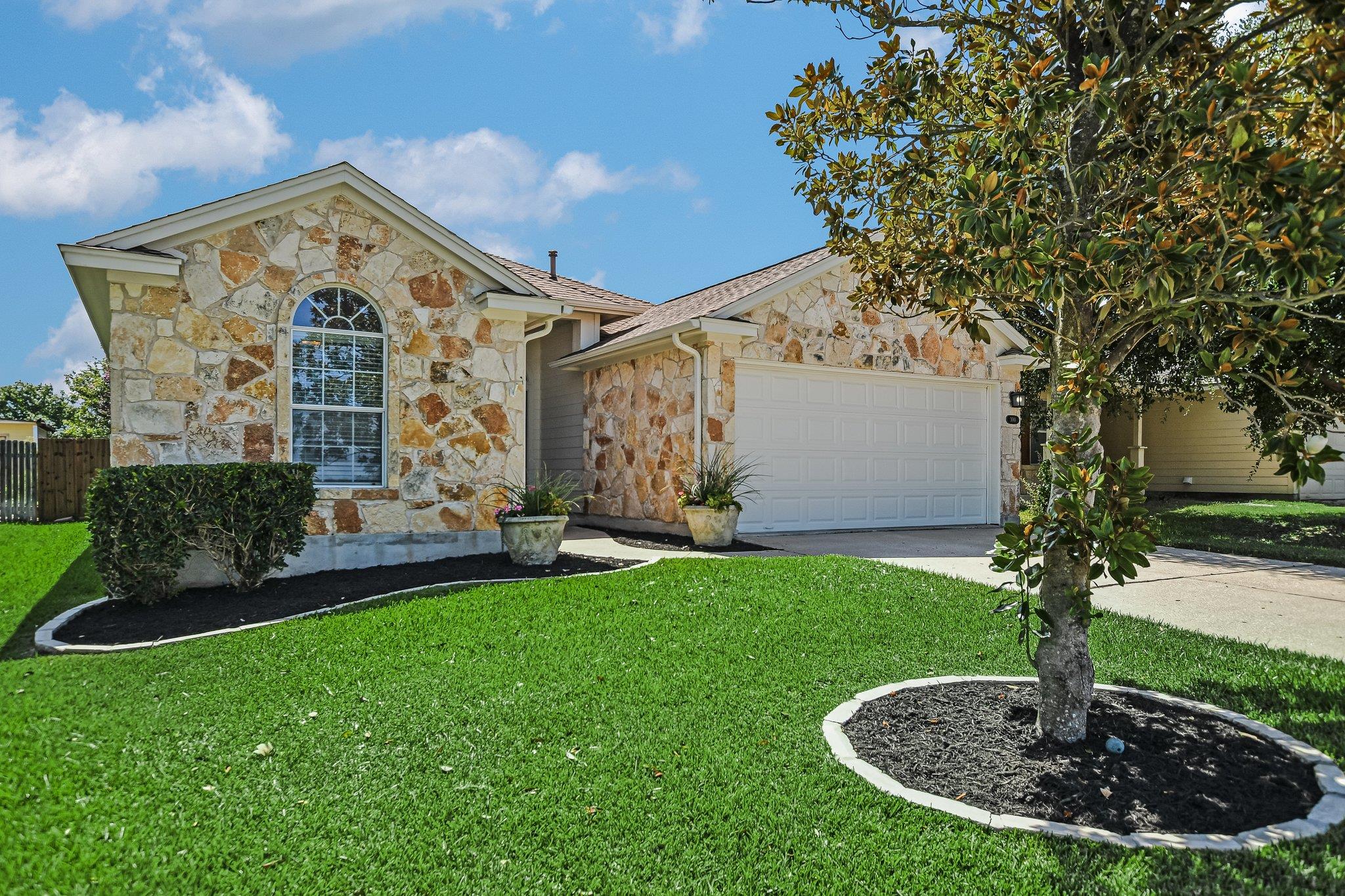 300 Fistral DR, Hutto, TX 78634 photo 3