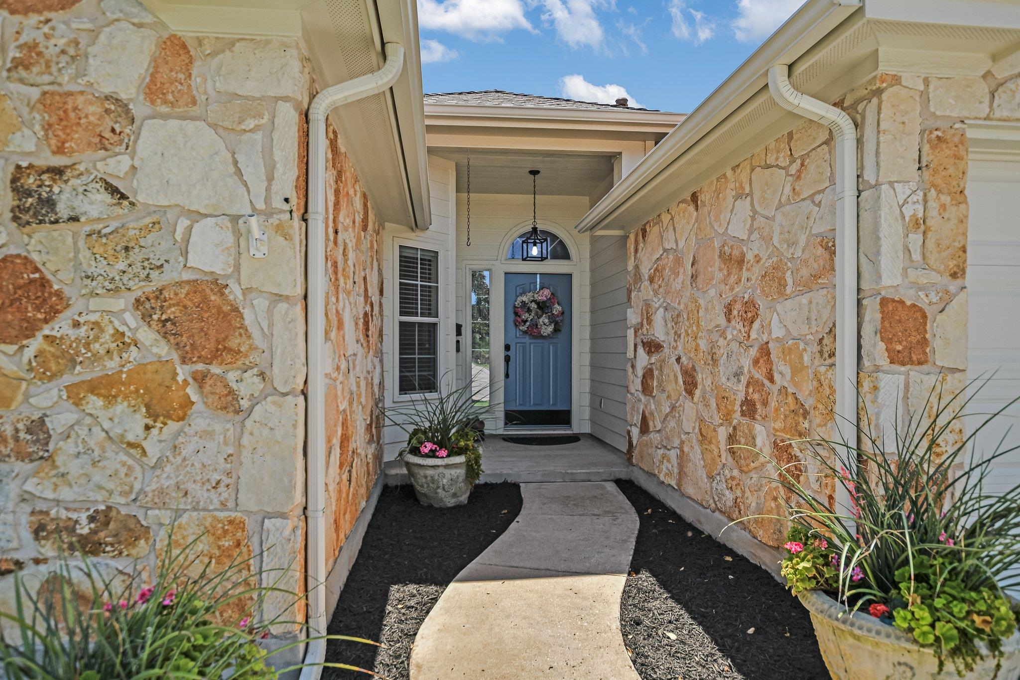 300 Fistral DR, Hutto, TX 78634 photo 4
