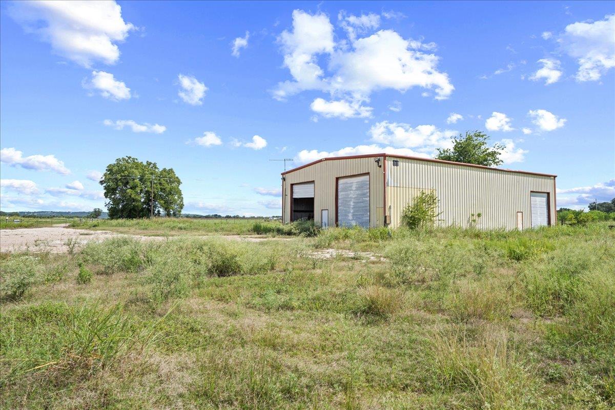 399 Prune RD, La Grange, TX 78945 photo 4