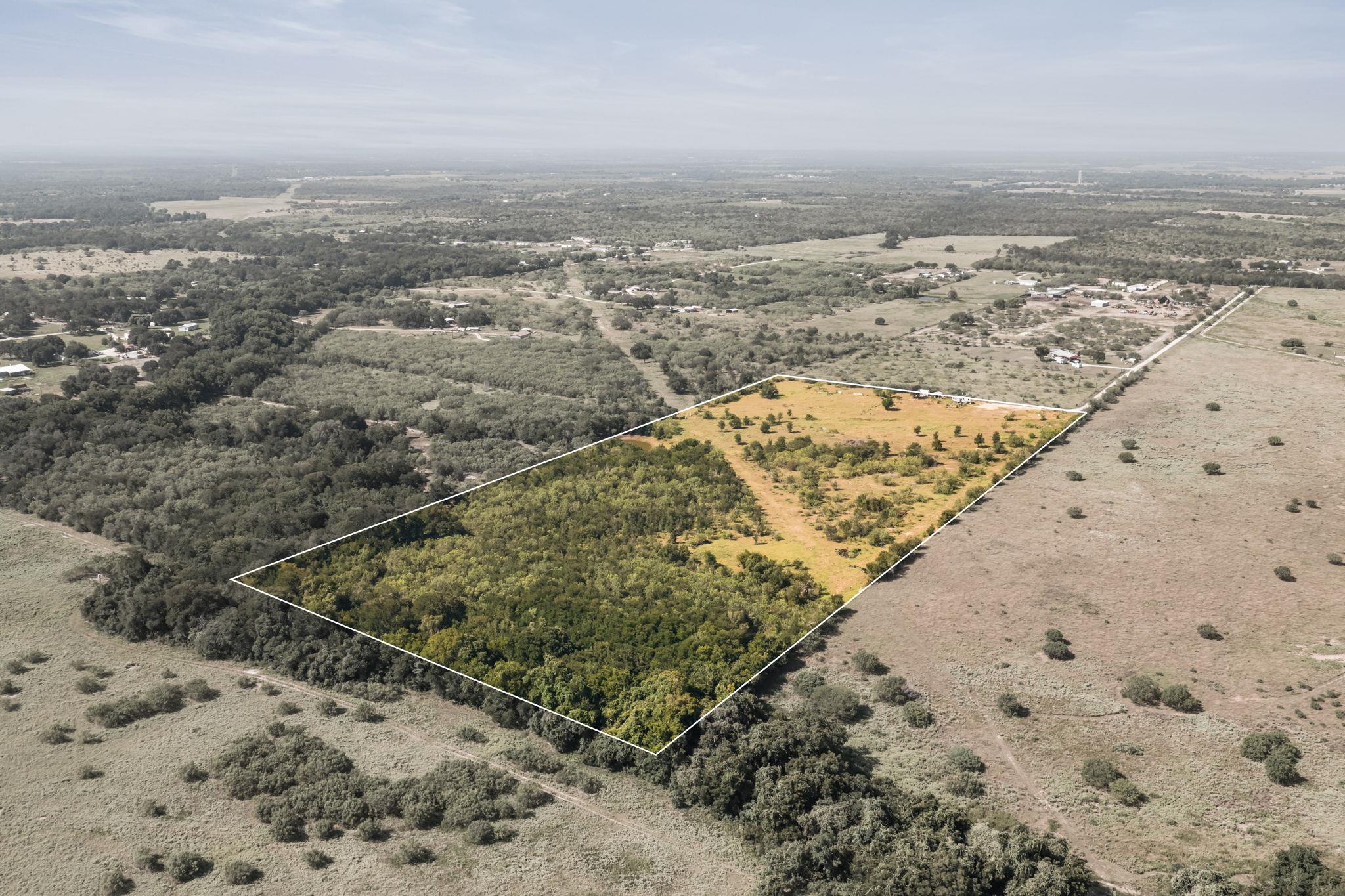 625 Callihan RD, Luling, TX 78648 photo 2