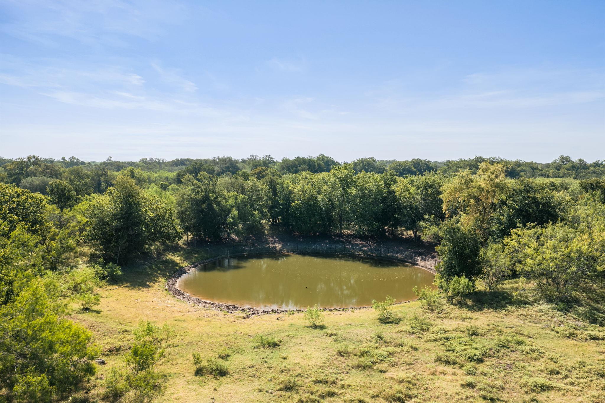 625 Callihan RD, Luling, TX 78648 photo 3