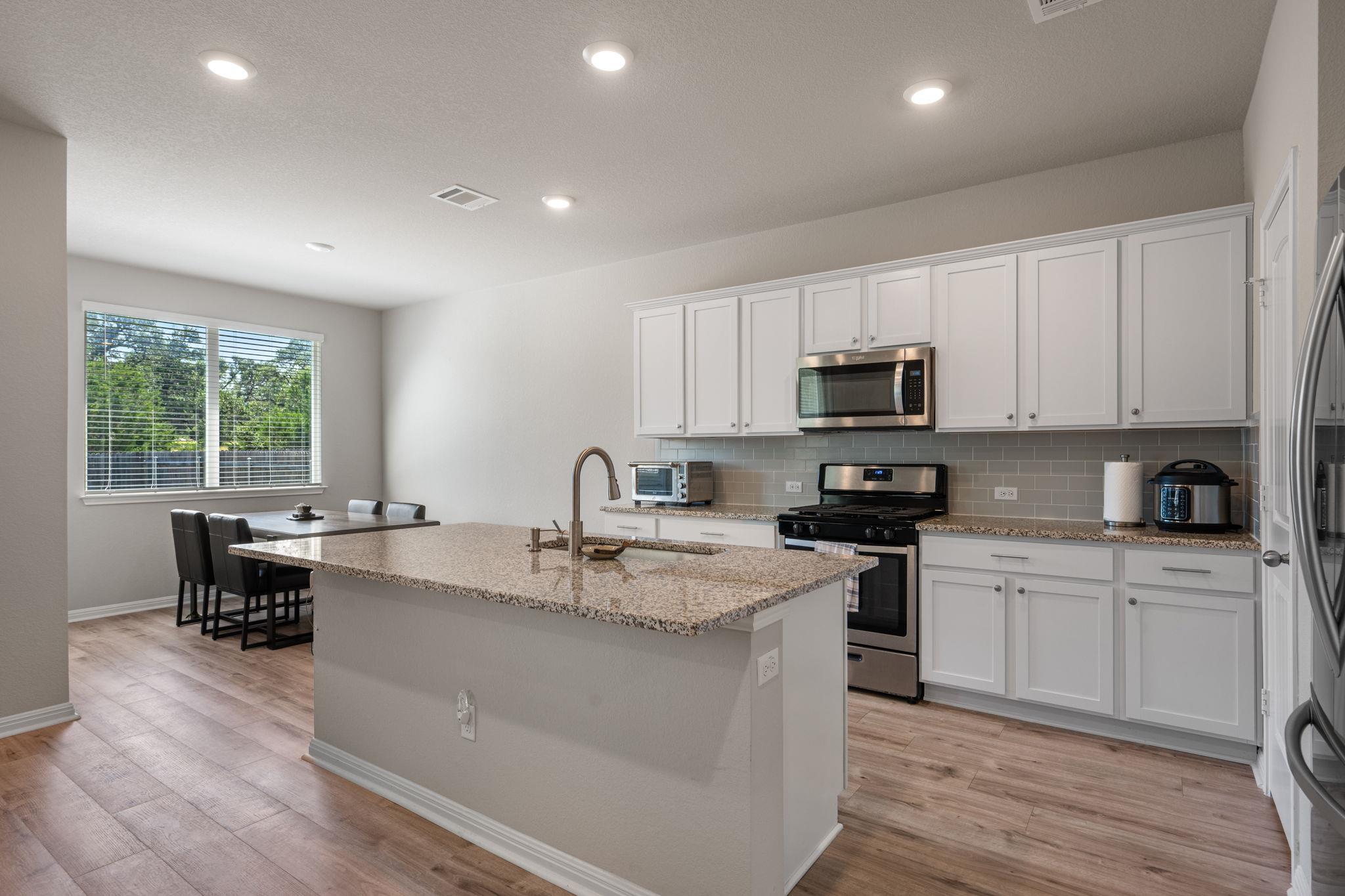 319 Arrowhead Vine ST, Leander, TX 78641 photo 4