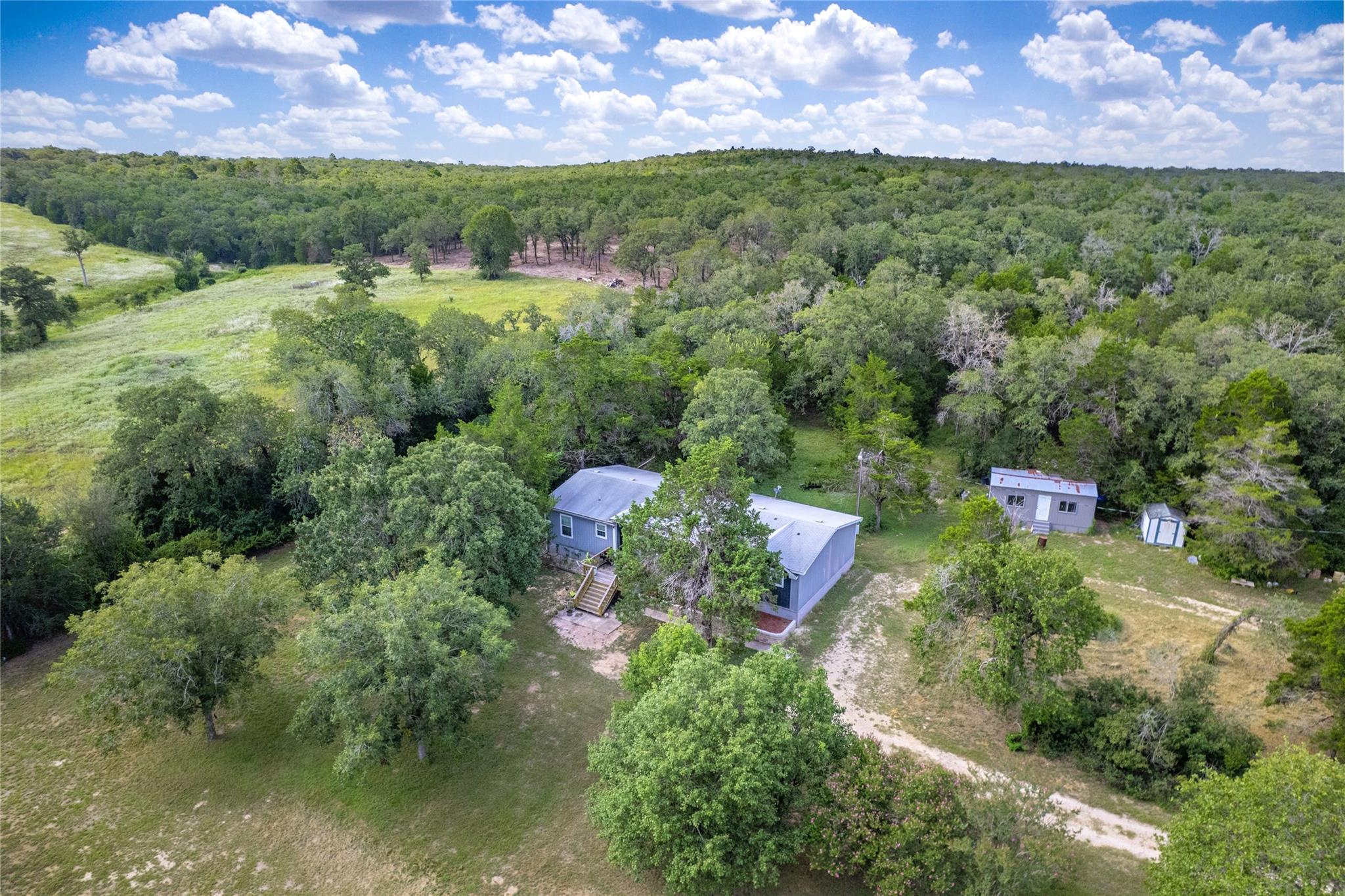 155 Hidden Oaks LOOP, Elgin, TX 78621 photo 2