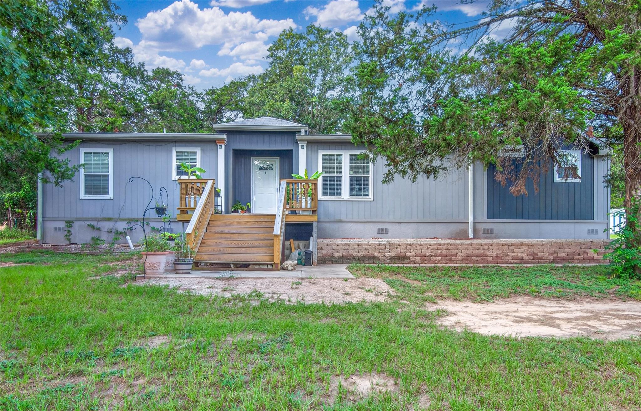 155 Hidden Oaks LOOP, Elgin, TX 78621 photo 3