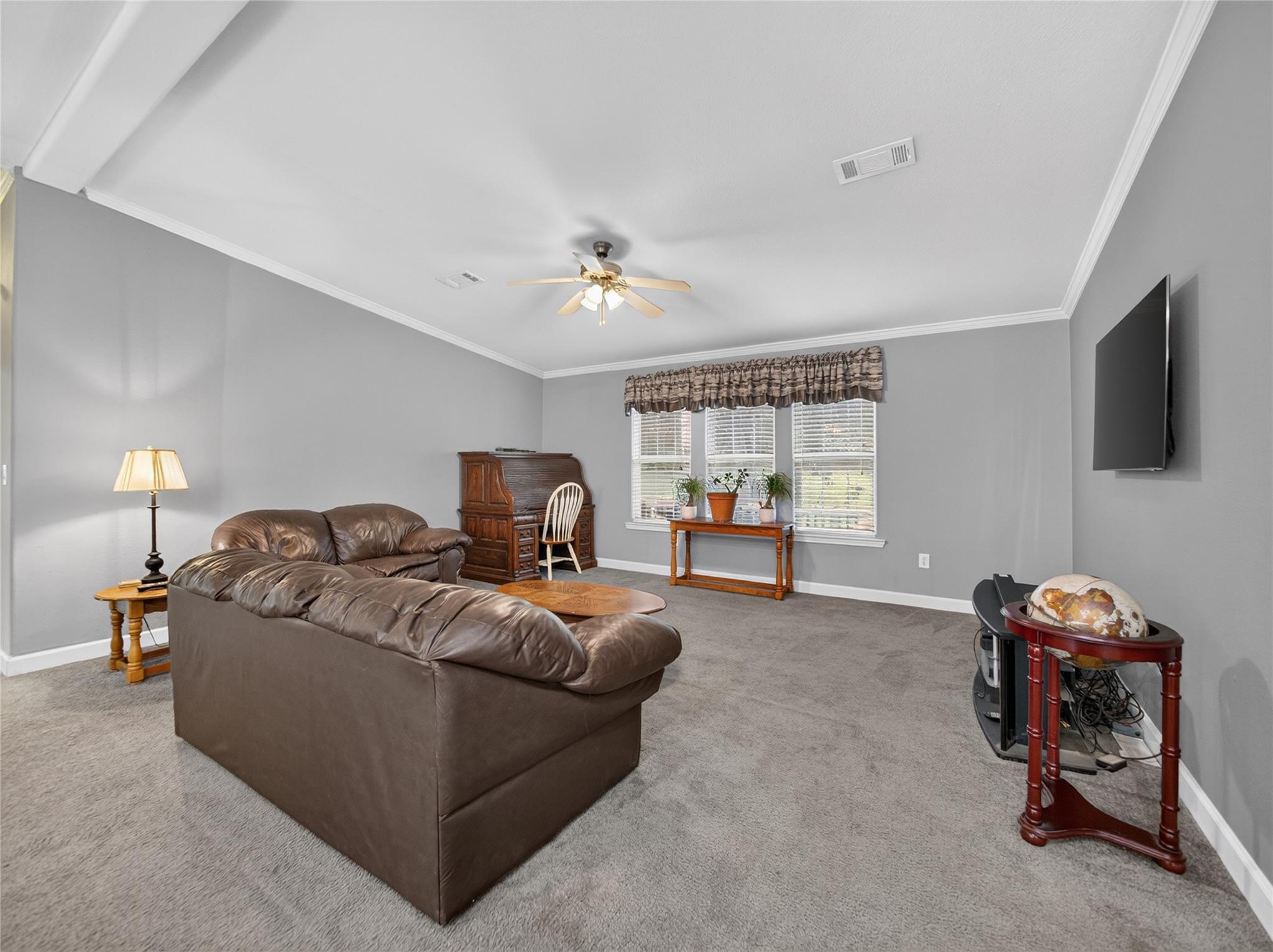 155 Hidden Oaks LOOP, Elgin, TX 78621 photo 5
