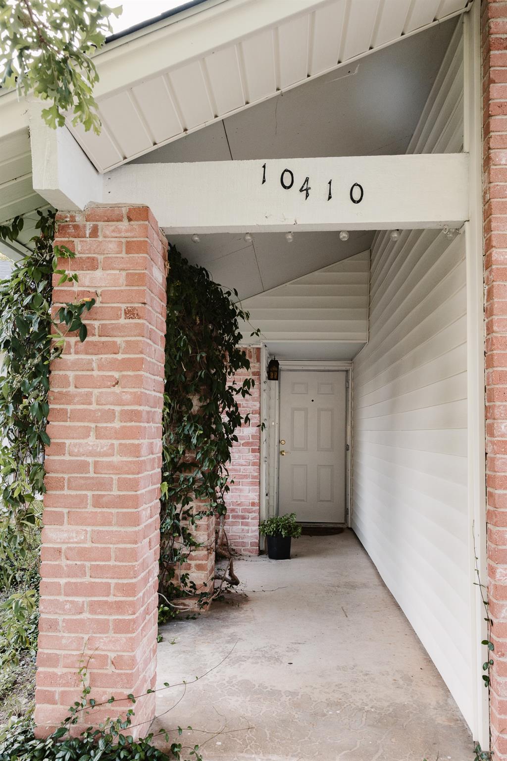 10410 Leaning Willow DR, Austin, TX 78758 photo 2