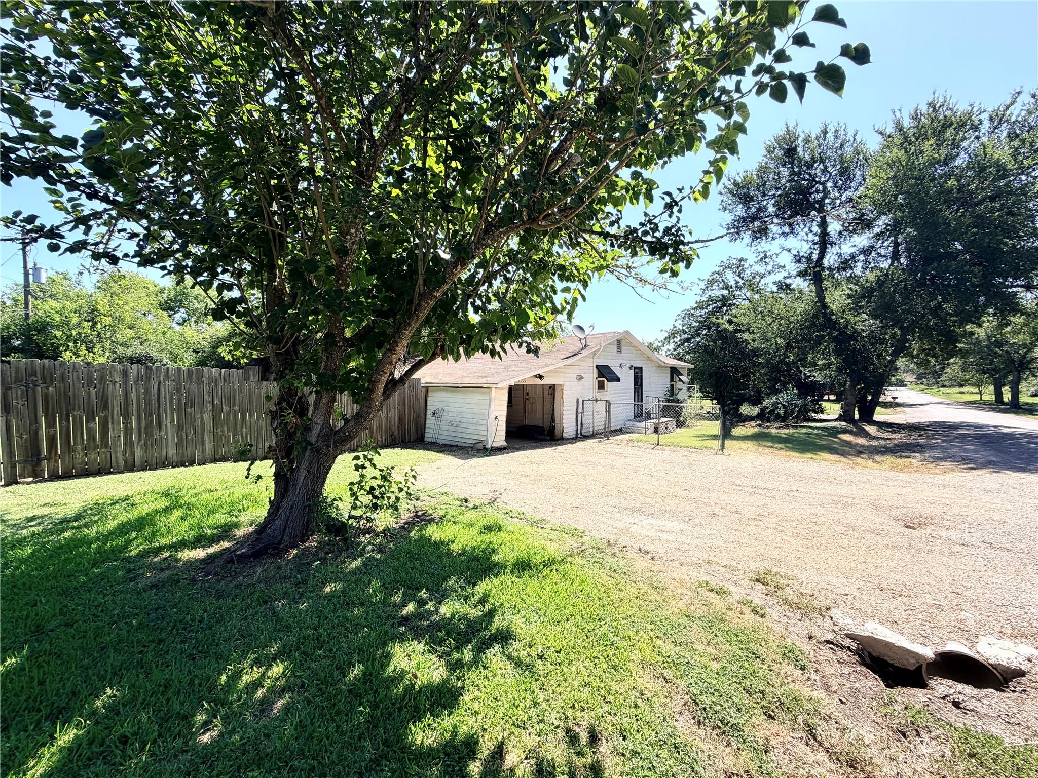 2200 Gillis Ave, Cameron, TX 76520 photo 2