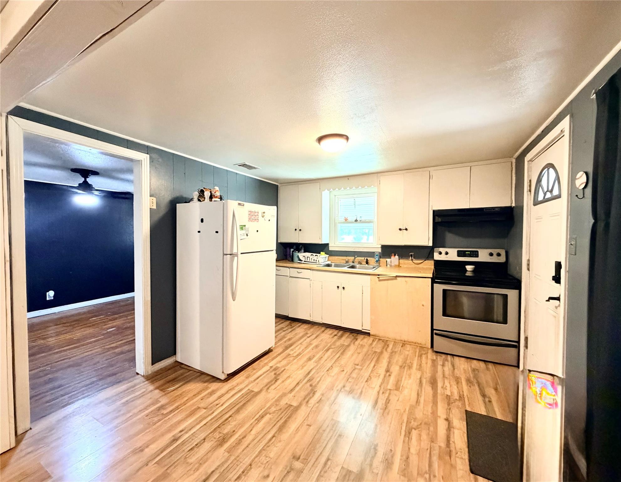 2200 Gillis Ave, Cameron, TX 76520 photo 4