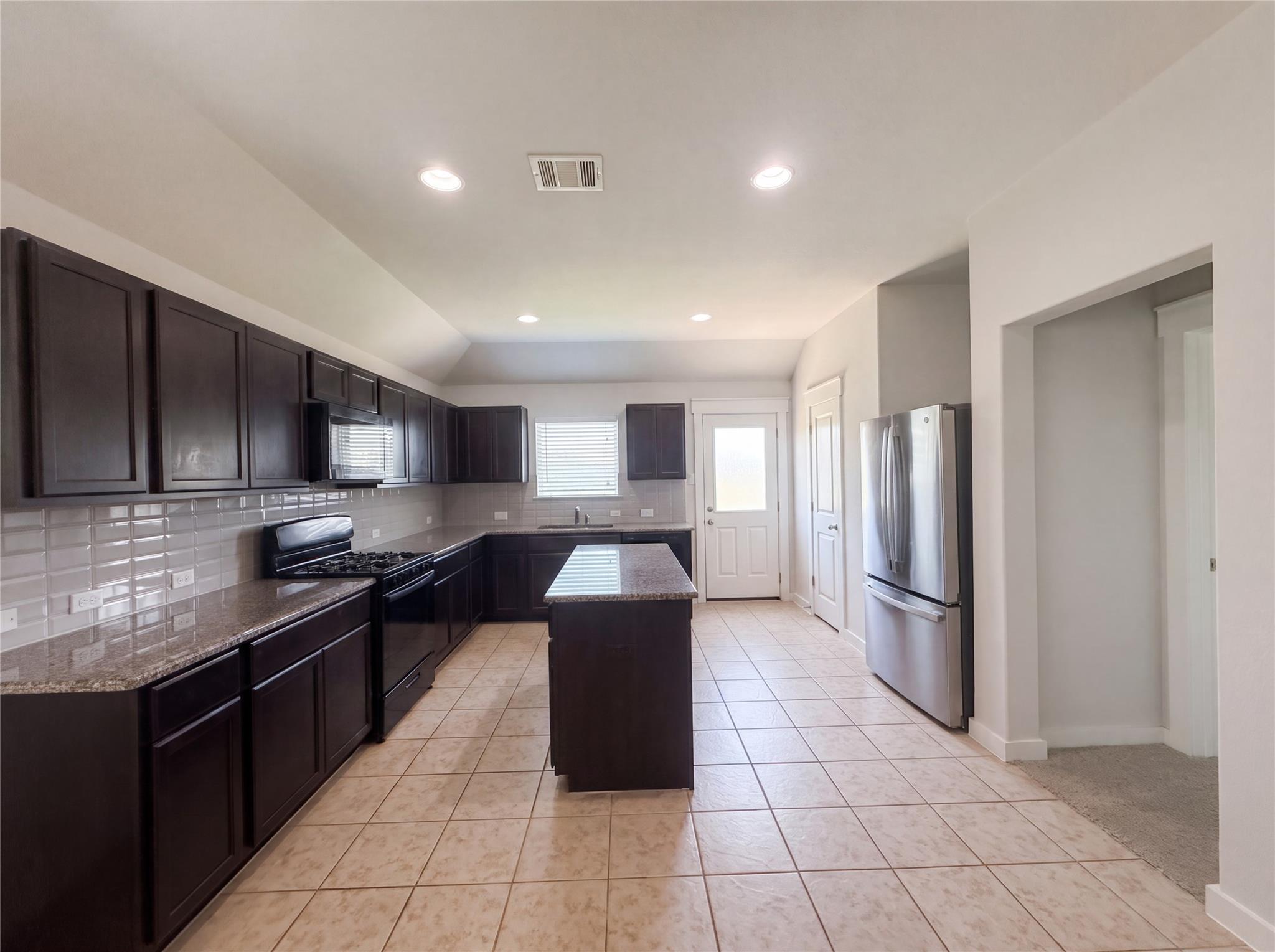 5909 Urbano BND #23, Round Rock, TX 78665 photo 2