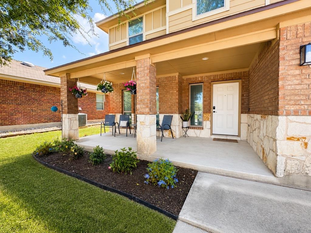 1061 Hot Spring VLY, Buda, TX 78610 photo 2