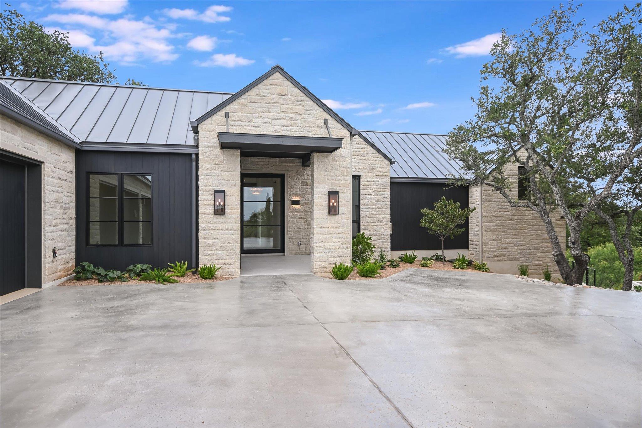 138 Coralberry, Horseshoe Bay, TX 78657 photo 4