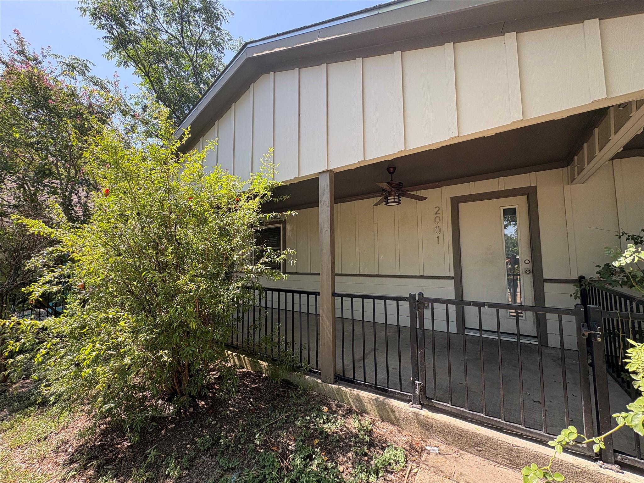 2001 10TH ST, Austin, TX 78702 photo 5