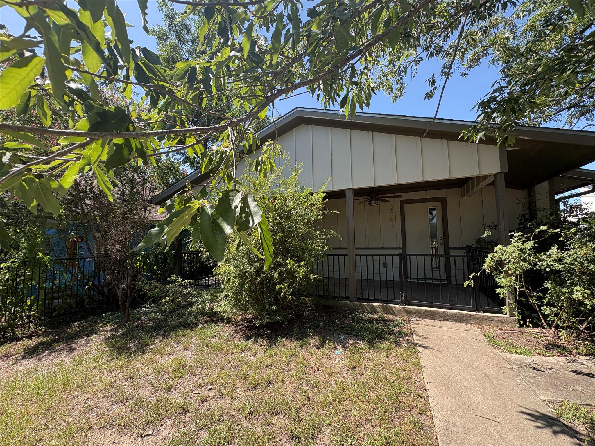 2001 10TH ST, Austin, TX 78702 photo 4