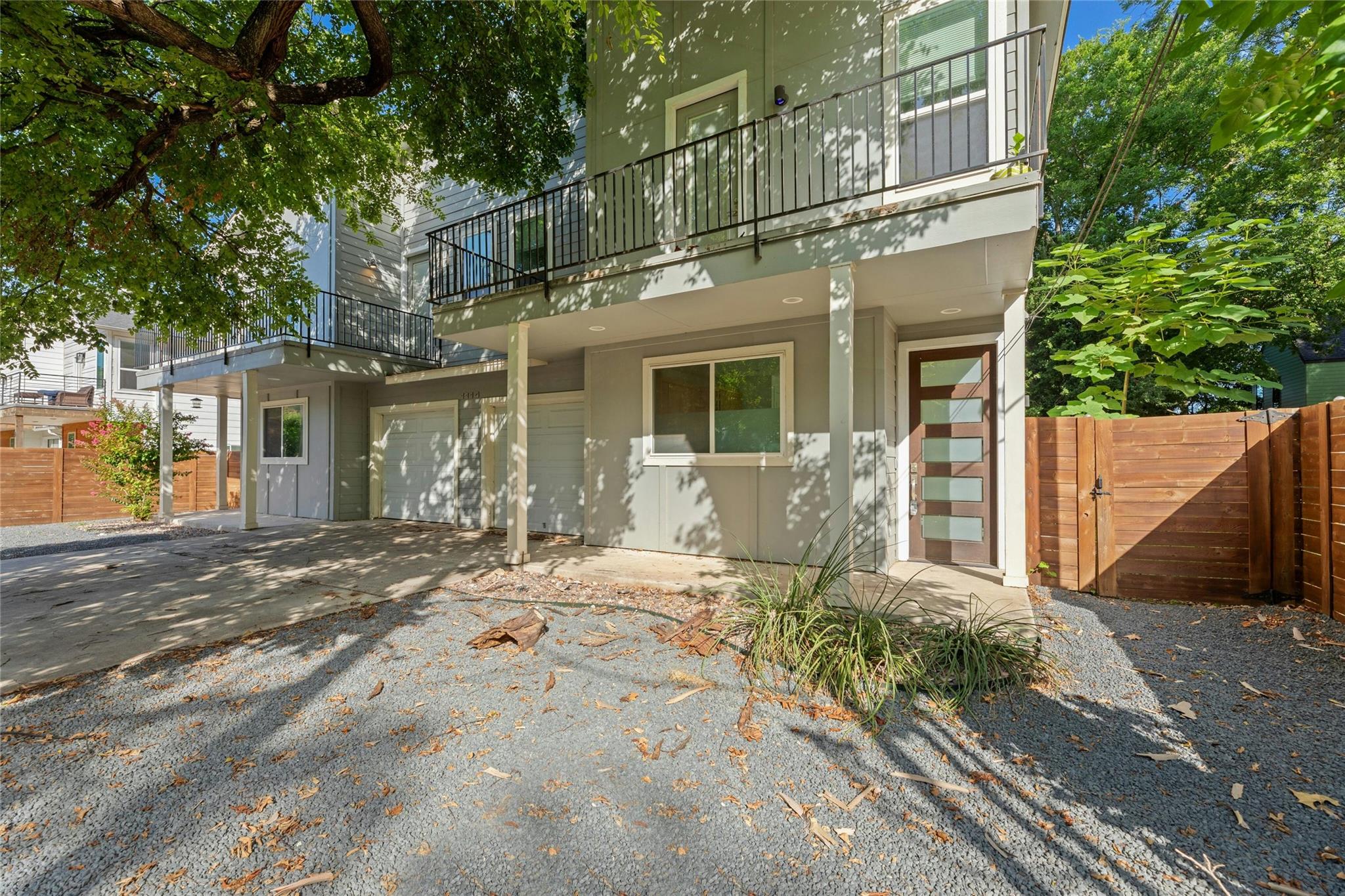 1114 Walton LN #B, Austin, TX 78721 photo 2