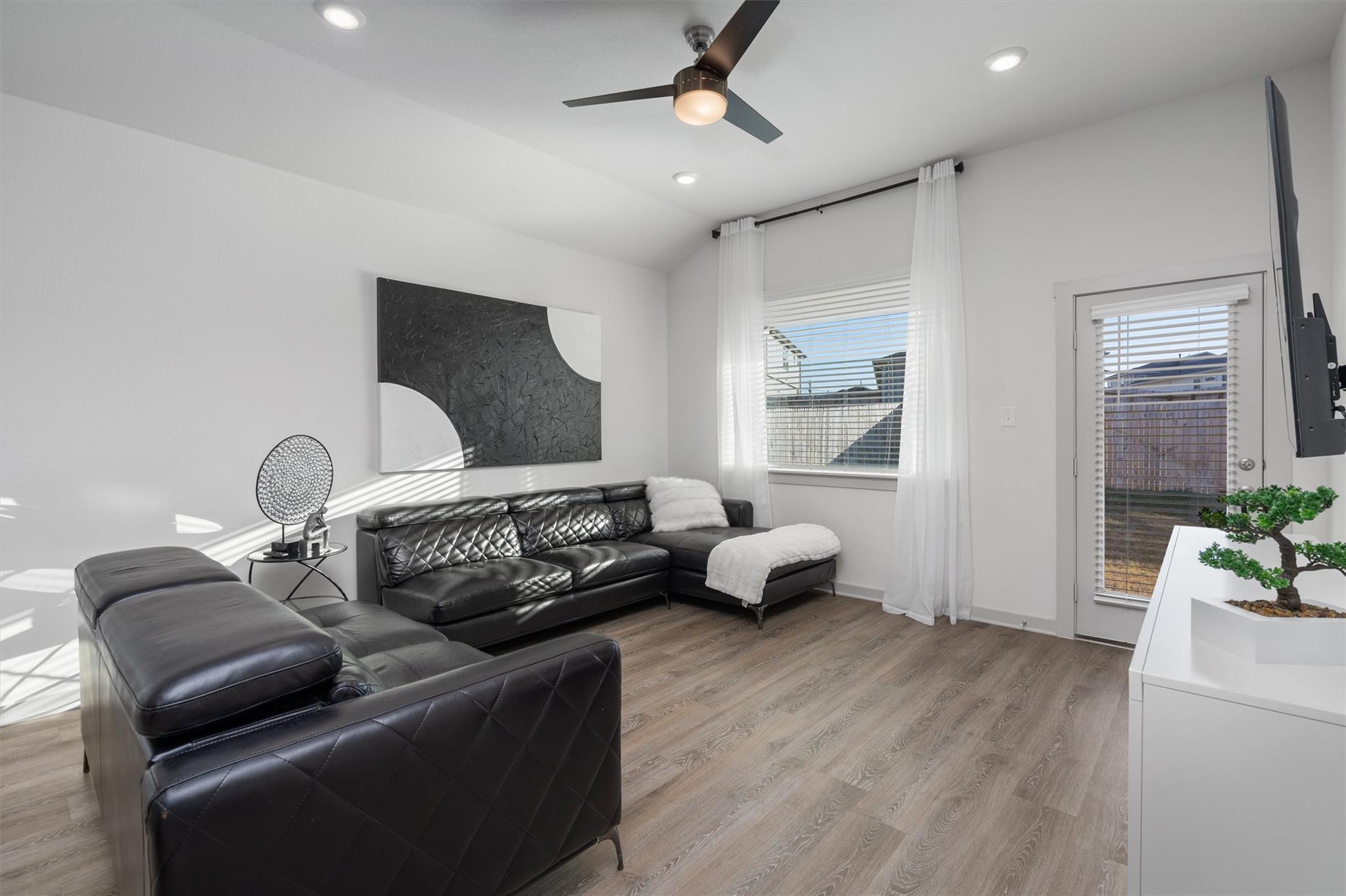120 Scarborough WAY, San Marcos, TX 78666 photo 5