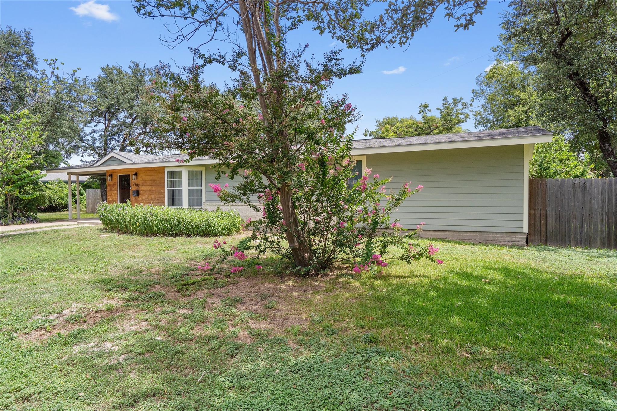 7707 Robalo RD, Austin, TX 78757 photo 3