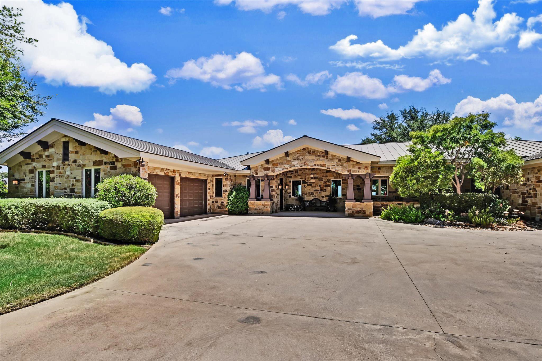 2803 Ranch Road 2831, Horseshoe Bay, TX 78657 photo 4