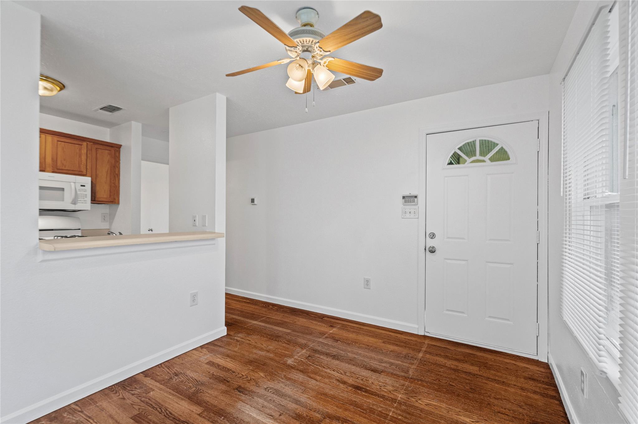 1307 Concho ST #A, Austin, TX 78702 photo 5