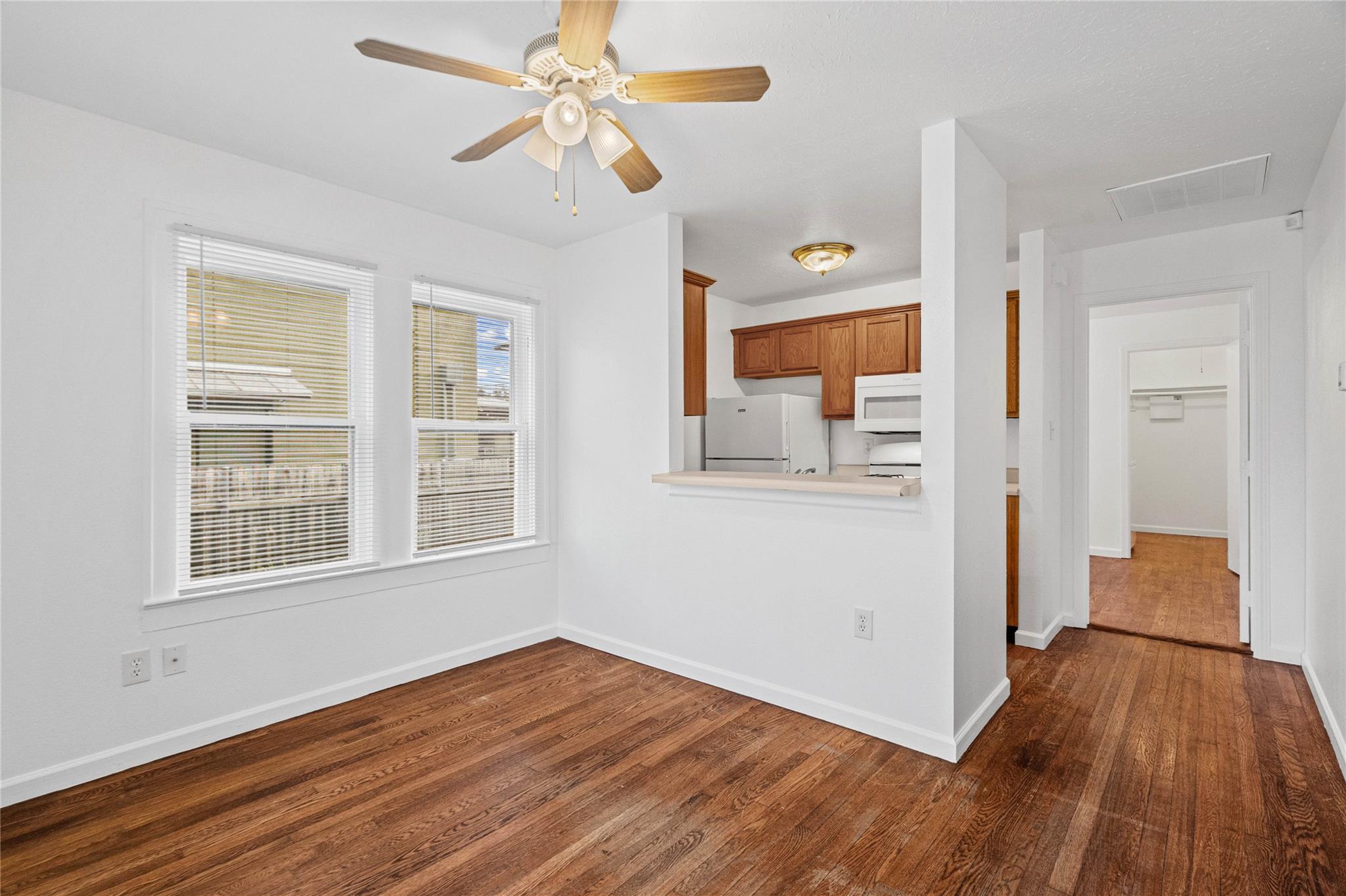 1307 Concho ST #A, Austin, TX 78702 photo 4